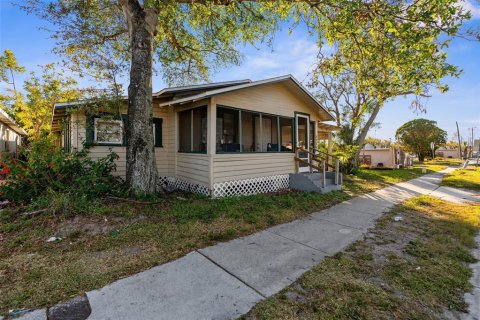 House in Saint Petersburg, Florida 3 bedrooms, 69.86 sq.m. № 1523012 - photo 4