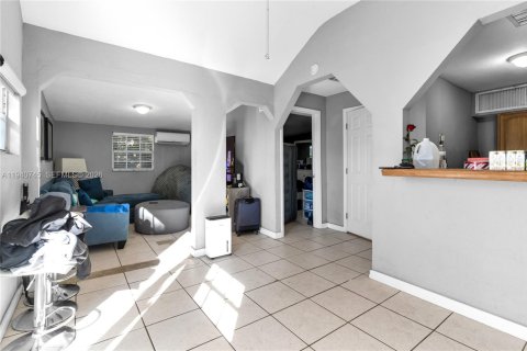 Купить виллу или дом в Майами, Флорида 2 спальни, 57.69м2, № 1997778 - фото 4