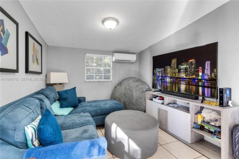 Купить виллу или дом в Майами, Флорида 2 спальни, 57.69м2, № 1997778 - фото 6