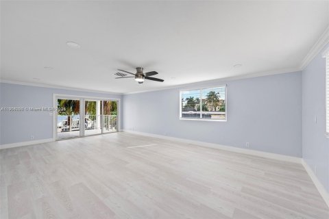 House in Pompano Beach, Florida 6 bedrooms, 350.43 sq.m. № 1954887 - photo 11