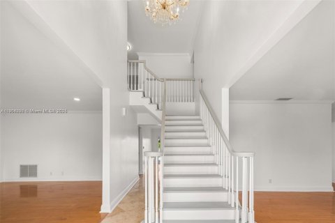 House in Pompano Beach, Florida 6 bedrooms, 350.43 sq.m. № 1954887 - photo 7