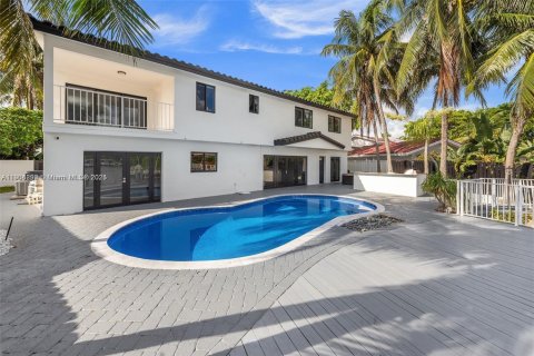 House in Pompano Beach, Florida 6 bedrooms, 350.43 sq.m. № 1954887 - photo 5