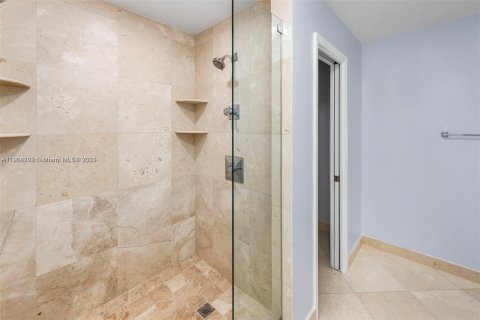 House in Pompano Beach, Florida 6 bedrooms, 350.43 sq.m. № 1954887 - photo 18