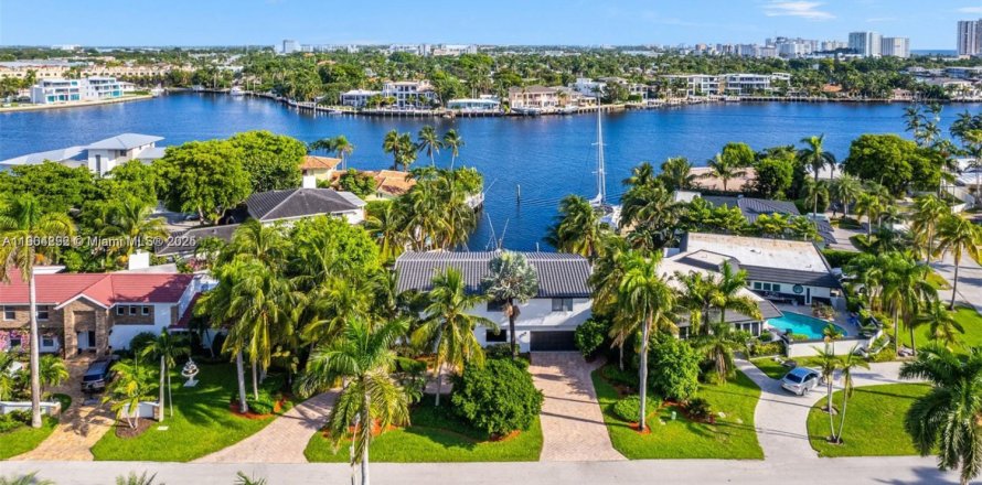 House in Pompano Beach, Florida 6 bedrooms, 350.43 sq.m. № 1954887