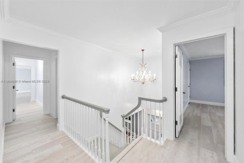 House in Pompano Beach, Florida 6 bedrooms, 350.43 sq.m. № 1954887 - photo 10