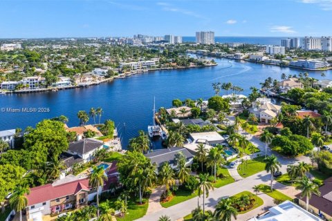 House in Pompano Beach, Florida 6 bedrooms, 350.43 sq.m. № 1954887 - photo 2