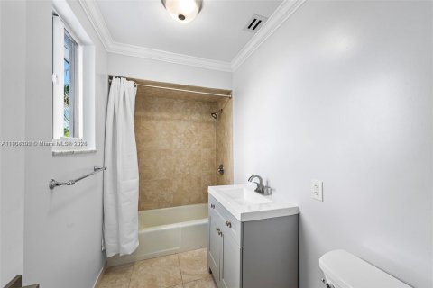 House in Pompano Beach, Florida 6 bedrooms, 350.43 sq.m. № 1954887 - photo 23