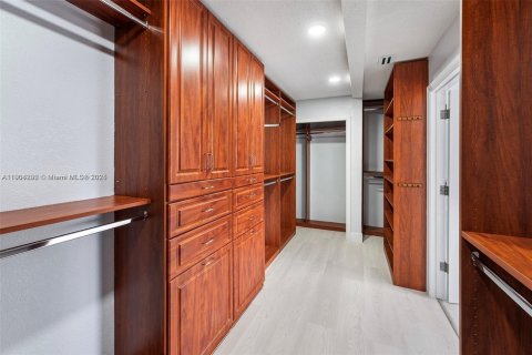 House in Pompano Beach, Florida 6 bedrooms, 350.43 sq.m. № 1954887 - photo 17