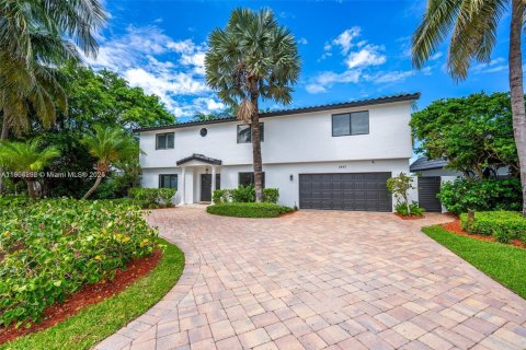 House in Pompano Beach, Florida 6 bedrooms, 350.43 sq.m. № 1954887 - photo 6