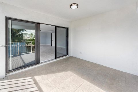 House in Pompano Beach, Florida 6 bedrooms, 350.43 sq.m. № 1954887 - photo 20