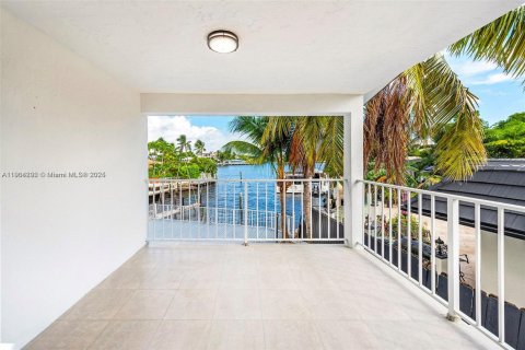 House in Pompano Beach, Florida 6 bedrooms, 350.43 sq.m. № 1954887 - photo 14