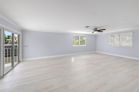 House in Pompano Beach, Florida 6 bedrooms, 350.43 sq.m. № 1954887 - photo 13