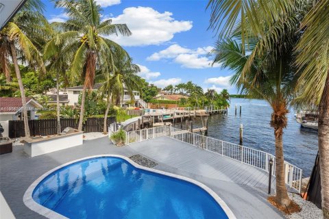 House in Pompano Beach, Florida 6 bedrooms, 350.43 sq.m. № 1954887 - photo 15