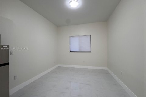 Casa en alquiler en Miami, Florida № 2029604 - foto 2