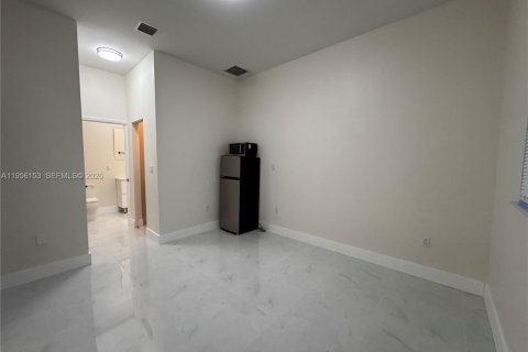 Casa en alquiler en Miami, Florida № 2029604 - foto 3