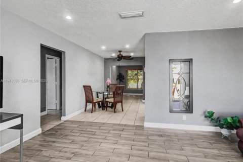 Купить виллу или дом в Маргит, Флорида 2 спальни, № 2043524 - фото 5