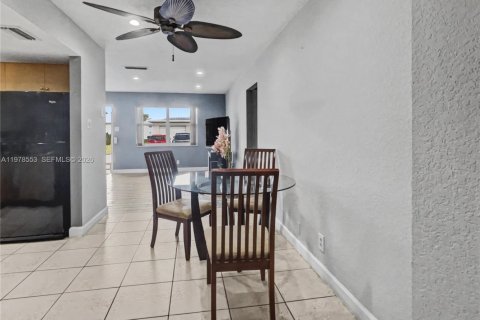 Купить виллу или дом в Маргит, Флорида 2 спальни, № 2043524 - фото 3