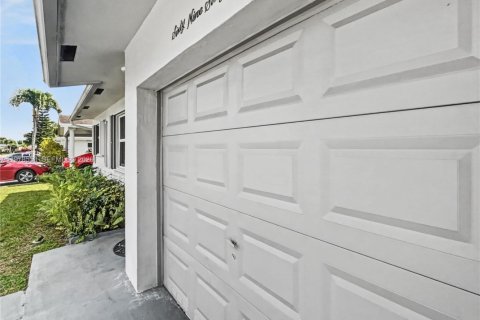 Дом в Маргит, Флорида 2 спальни № 2043524