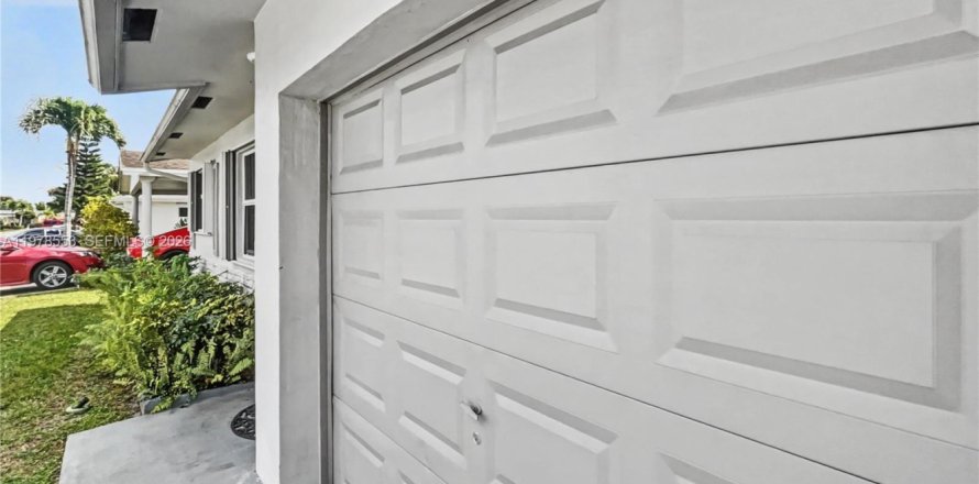 Дом в Маргит, Флорида 2 спальни № 2043524