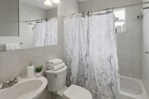 Купить виллу или дом в Маргит, Флорида 2 спальни, № 2043524 - фото 12