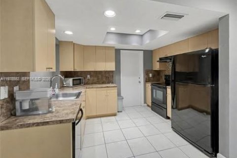 Купить виллу или дом в Маргит, Флорида 2 спальни, № 2043524 - фото 8