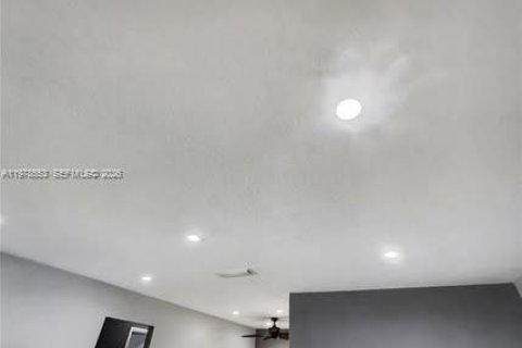 Купить виллу или дом в Маргит, Флорида 2 спальни, № 2043524 - фото 17