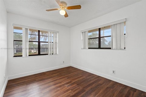 Купить таунхаус в Делрей-Бич, Флорида 4 спальни, 148.27м2, № 2012432 - фото 28