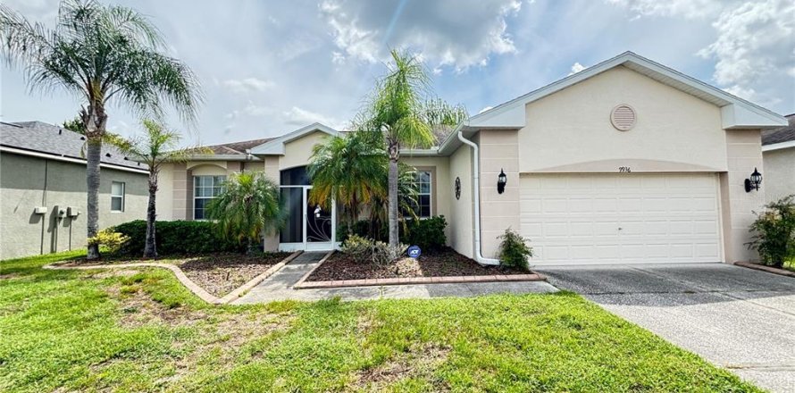 House in San Antonio, Florida 3 bedrooms, 164.62 sq.m. № 1866109