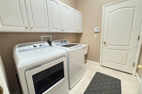 House in San Antonio, Florida 3 bedrooms, 164.62 sq.m. № 1866109 - photo 19