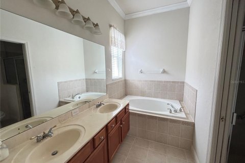 House in San Antonio, Florida 3 bedrooms, 164.62 sq.m. № 1866109 - photo 14