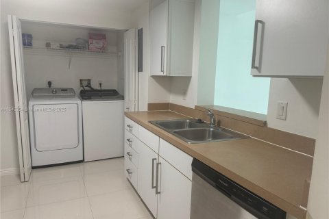 Снять в аренду квартиру в Майами, Флорида 1 спальня, 69.68м2, № 1848943 - фото 5