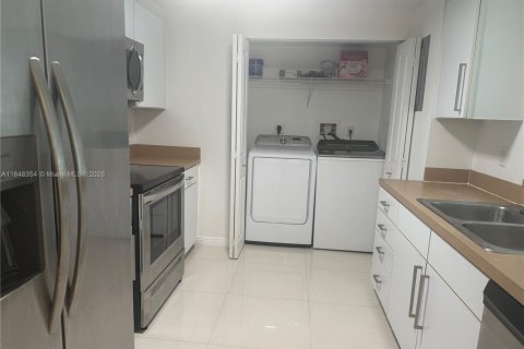 Снять в аренду квартиру в Майами, Флорида 1 спальня, 69.68м2, № 1848943 - фото 4