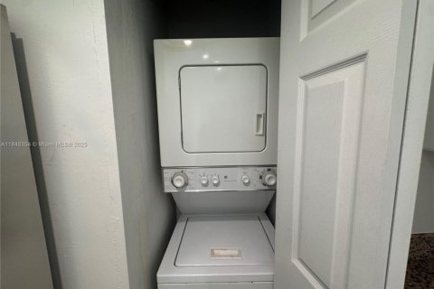 Снять в аренду квартиру в Майами, Флорида 1 спальня, 69.68м2, № 1848943 - фото 18