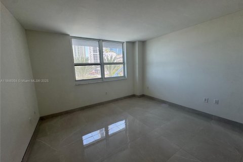 Снять в аренду квартиру в Майами, Флорида 1 спальня, 69.68м2, № 1848943 - фото 12