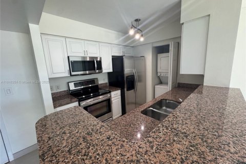 Снять в аренду квартиру в Майами, Флорида 1 спальня, 69.68м2, № 1848943 - фото 2