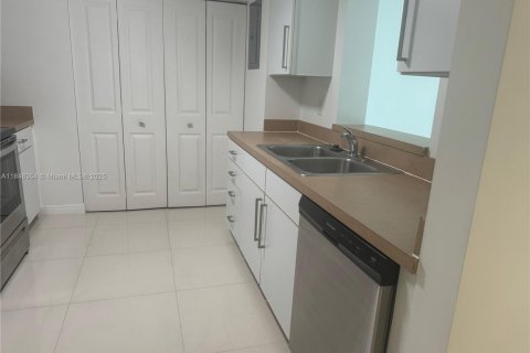 Снять в аренду квартиру в Майами, Флорида 1 спальня, 69.68м2, № 1848943 - фото 3