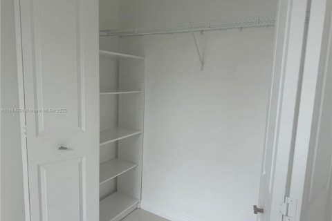 Снять в аренду квартиру в Майами, Флорида 1 спальня, 69.68м2, № 1848943 - фото 9