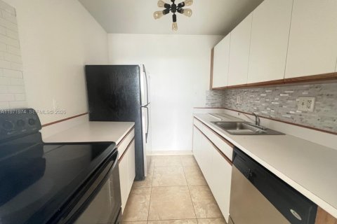 Appartement à louer à North Miami, Floride: 1 chambre, 74.97 m2 № 2042271 - photo 5