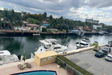 Appartement à North Miami, Floride 1 chambre, 74.97 m2 № 2042271