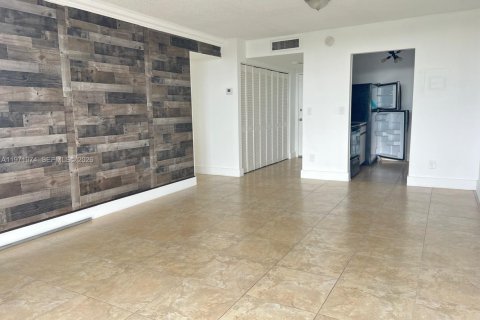 Appartement à louer à North Miami, Floride: 1 chambre, 74.97 m2 № 2042271 - photo 4