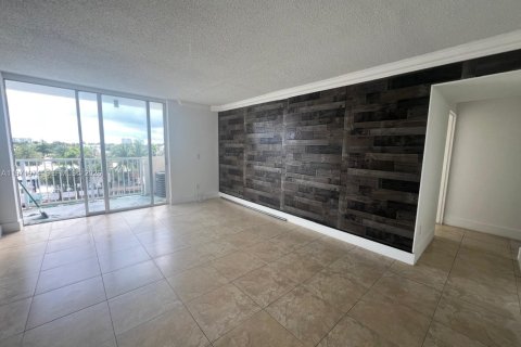 Appartement à louer à North Miami, Floride: 1 chambre, 74.97 m2 № 2042271 - photo 3