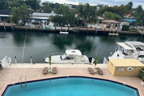 Appartement à louer à North Miami, Floride: 1 chambre, 74.97 m2 № 2042271 - photo 2