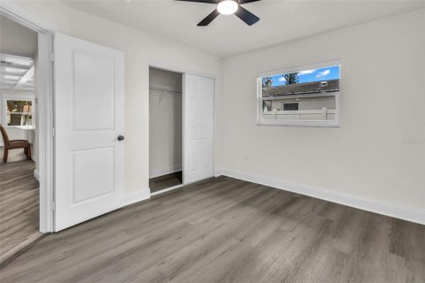 House in Saint Petersburg, Florida 4 bedrooms, 186.83 sq.m. № 2403676 - photo 15