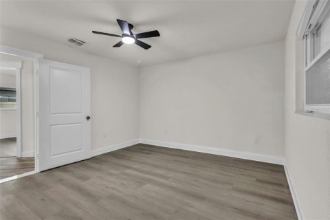House in Saint Petersburg, Florida 4 bedrooms, 186.83 sq.m. № 2403676 - photo 19