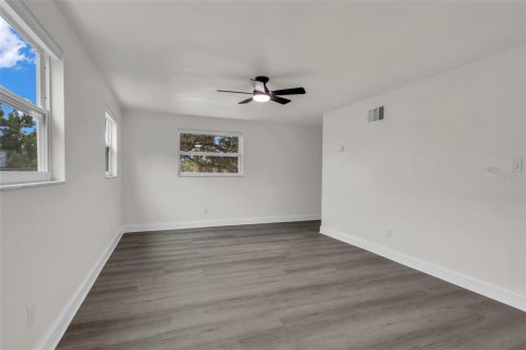 House in Saint Petersburg, Florida 4 bedrooms, 186.83 sq.m. № 2403676 - photo 28