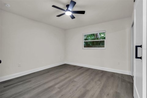 House in Saint Petersburg, Florida 4 bedrooms, 186.83 sq.m. № 2403676 - photo 18