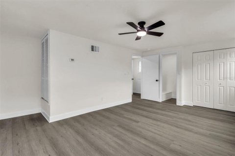 House in Saint Petersburg, Florida 4 bedrooms, 186.83 sq.m. № 2403676 - photo 30