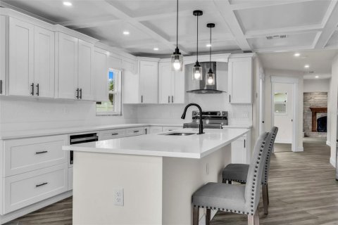 House in Saint Petersburg, Florida 4 bedrooms, 186.83 sq.m. № 2403676 - photo 7