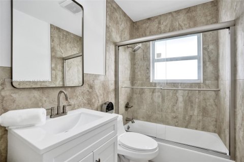 Villa ou maison à vendre à Pompano Beach, Floride: 3 chambres, 121.52 m2 № 1858828 - photo 17