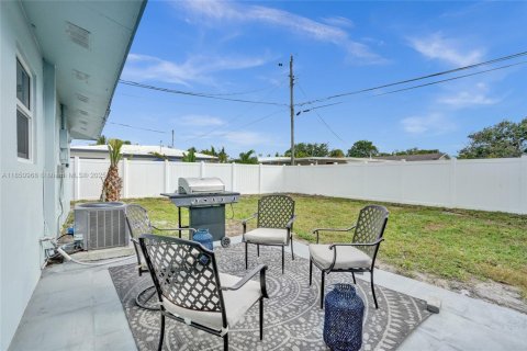 Villa ou maison à vendre à Pompano Beach, Floride: 3 chambres, 121.52 m2 № 1858828 - photo 23